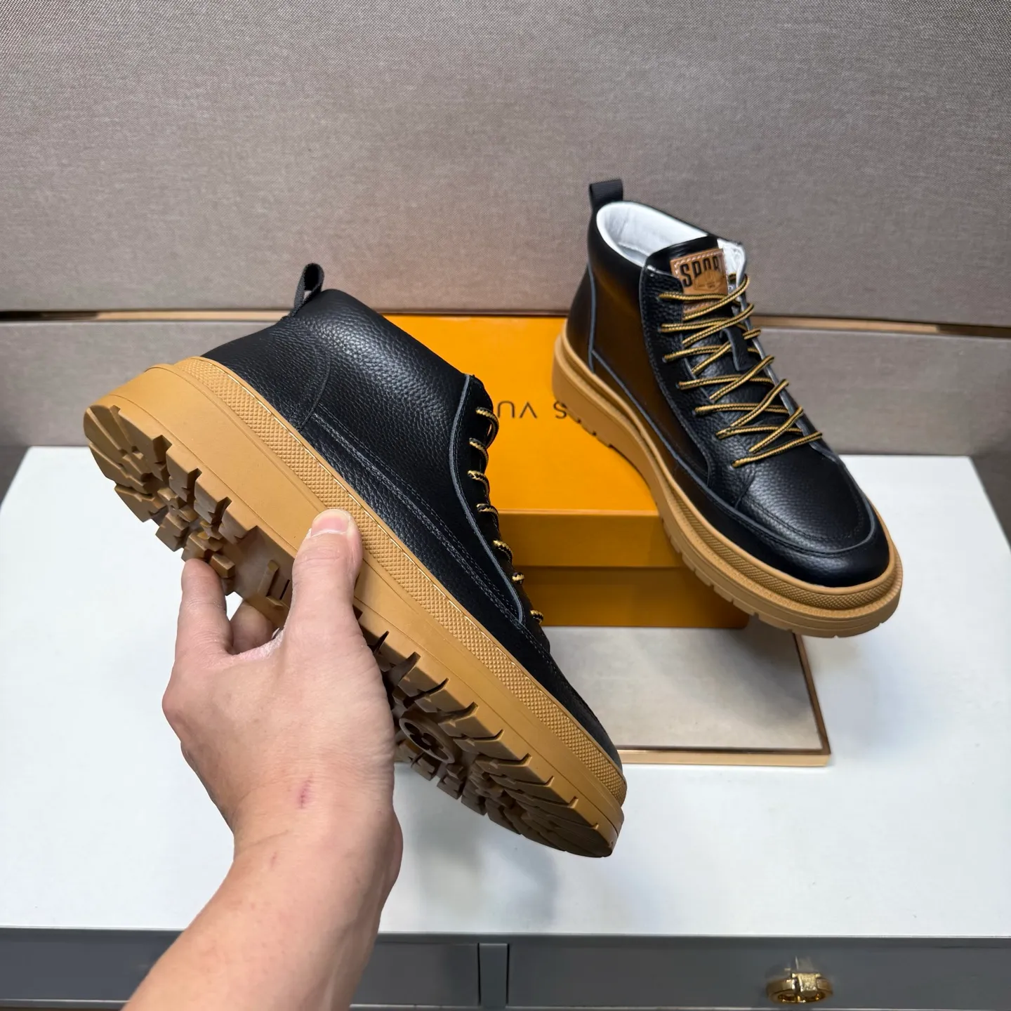 Men's men's shoes 💰pp460 [LV～] Men's casual high-top shoes 2025z cabinet sales simultaneously 🔶Size: 38-44#️⃣ 🔷3 colors🔜The upper is made of multi-material splicing ➕Genuine leather lining, comfortable and breathable, sole: original comfortable and wear-resistant outsole, ⚠️real thing📱photographed🎬real thing is better📢📢📢